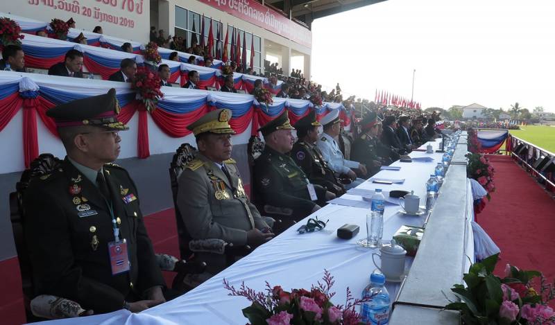 В Лаосе на военном параде представили российскую технику