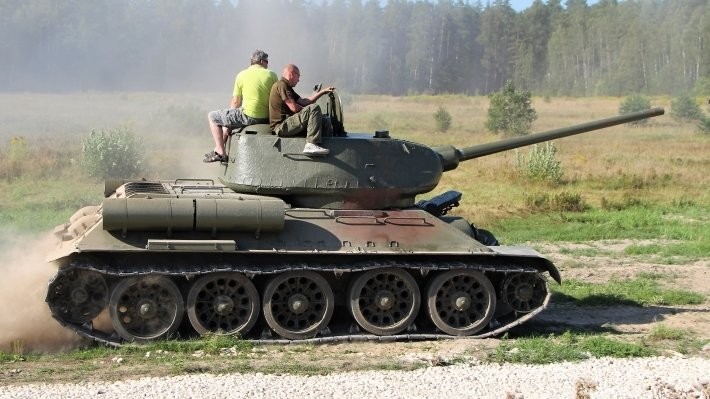 Йеменский Т-34 впервые уничтожен из ПТРК: гибель лучшего танка Великой Отечественной войны попала на видео