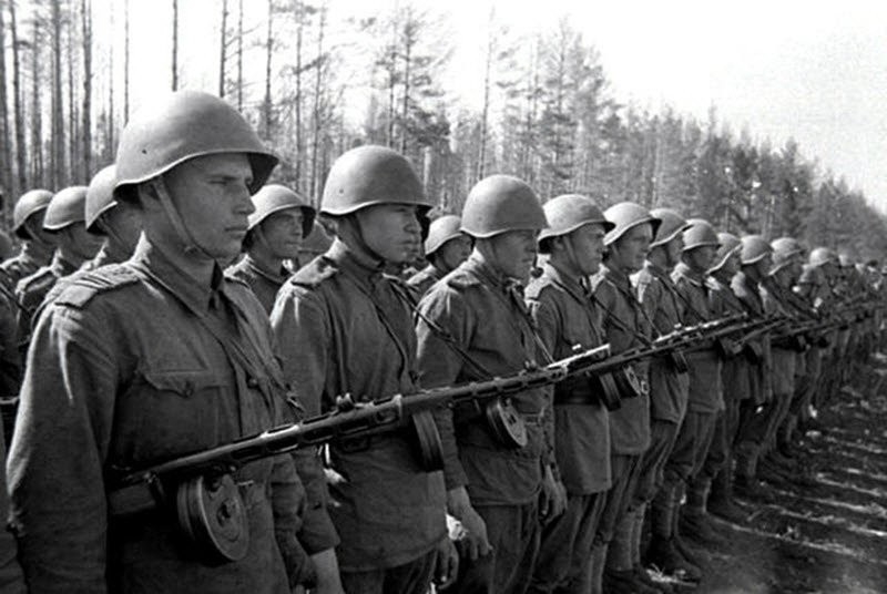 Мифы о Великой Отечественной войне: одна винтовка на троих
