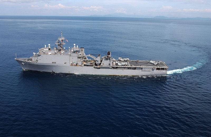 В Чёрное море вошёл десантный корабль-док USS Fort McHenry ВМС США