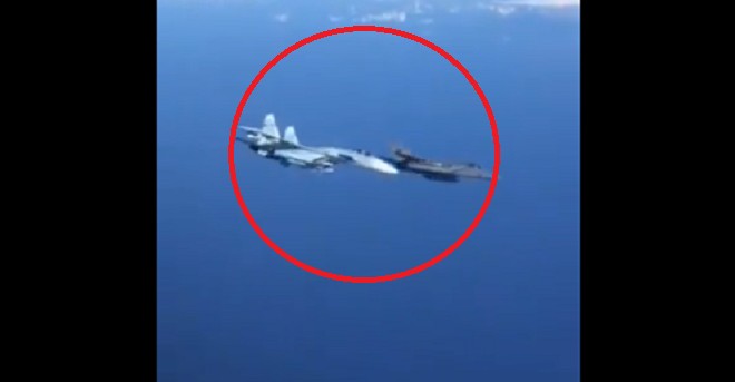 Российский Су-27 жестко отогнал истребитель НАТО и попал на видео