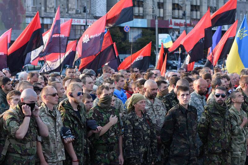 Правый сектор пообещал военную помощь Минску в случае конфликта с Москвой
