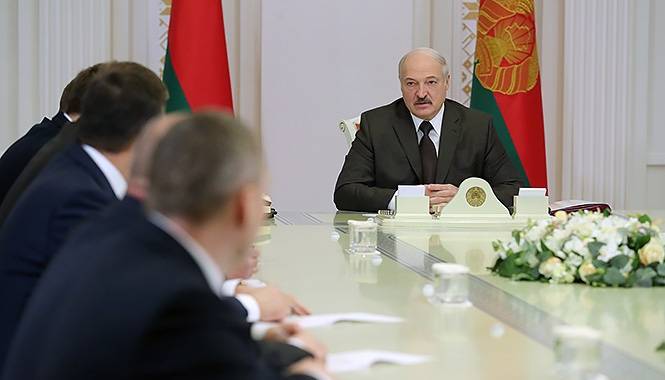 Лукашенко указал на угрозу для суверенитета РБ с Запада и с Востока