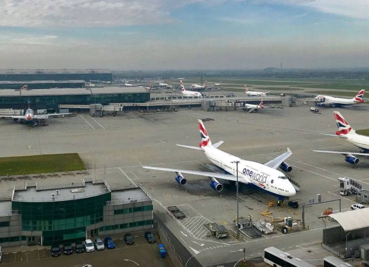 Появление беспилотника прервало работу аэропорта Хитроу (Лондон)