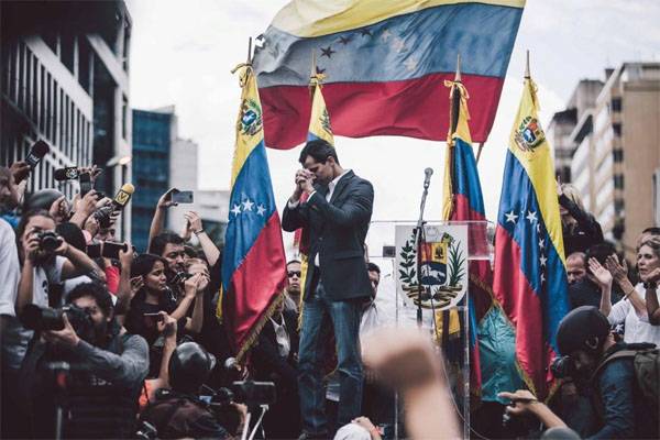WSJ: Гуайдо провозгласил себя врио президента Венесуэлы после звонка из США