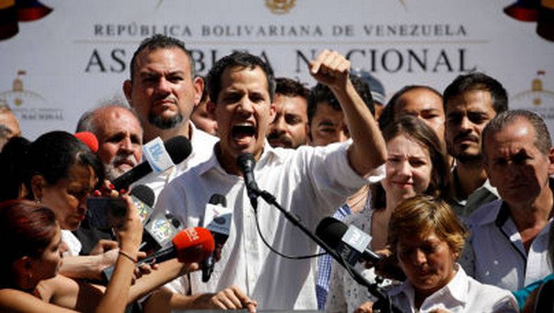 Париж и Мадрид готовы признать Хуана Гуаидо президентом Венесуэлы