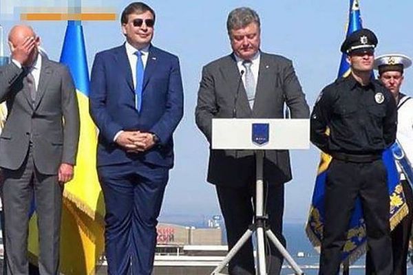 Veste en short, pantalon avec chaussettes. Pourquoi l’élite ukrainienne est devenue la risée?