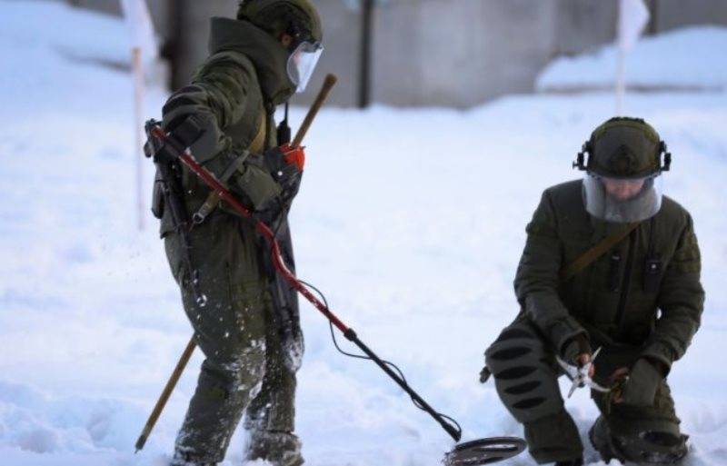 Белорусские сапёры получили новые защитные костюмы «Сокол»