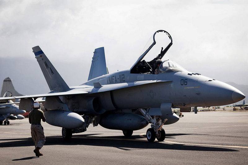 Самолёты F/A-18C/D Hornet КМП США получат РЛС с АФАР