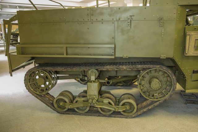 Otro préstamo de arrendamiento: cabeza tractora m2, se convirtió en un vehículo blindado de transporte de personal M2A1 