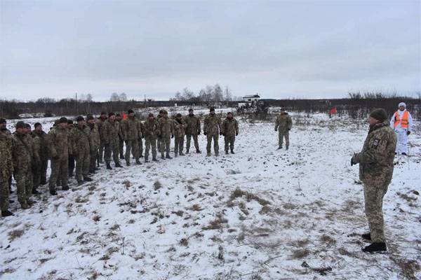 На Донбассе в плен попали украинский десантник и боевик "Азова"