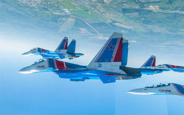 Новая фигура высшего пилотажа показана "Русскими Витязями"