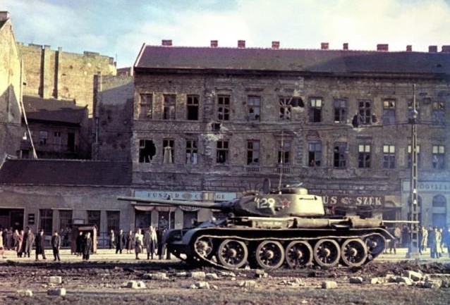 亚历山大·莫罗佐夫 T-43 和 T-44 坦克 