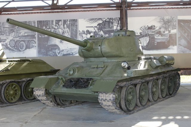 T-34 in comparison with the German tank Pz.Kpfw.IV 
