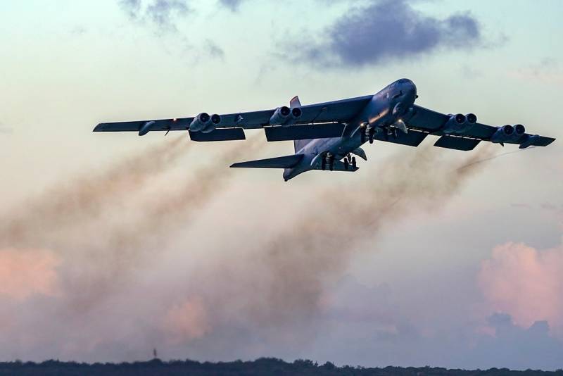 Американские "стратеги" B-52 получат новую крылатую ядерную ракету