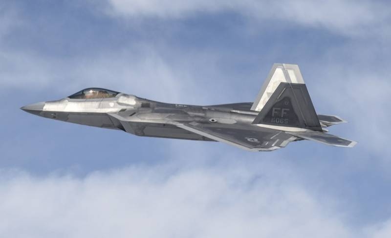 Как "нежное" покрытие приковало F-22 к полуразрушенной авиабазе в США