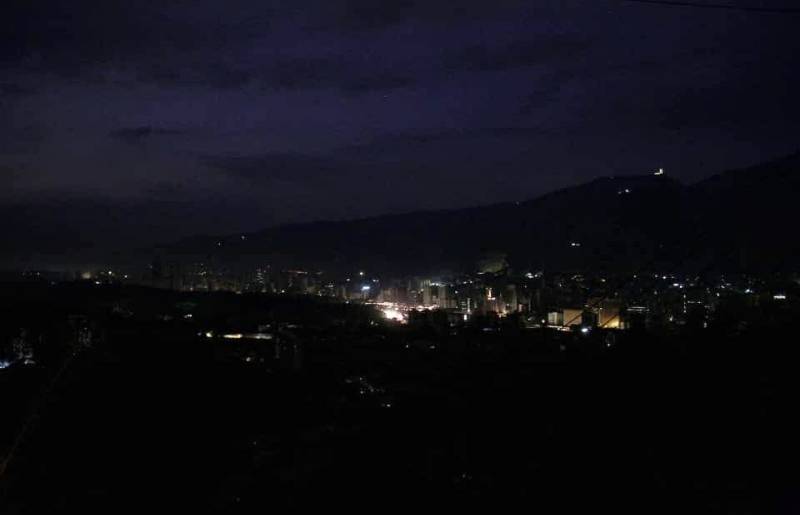 Венесуэла остаётся без электроэнергии уже более 30 часов