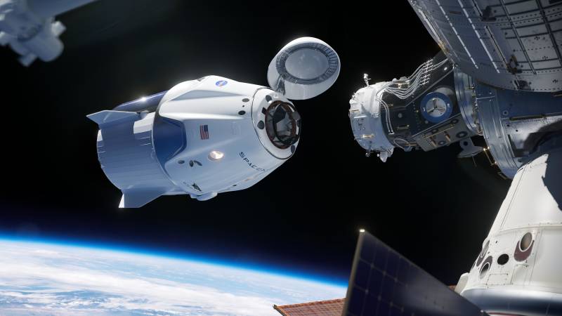 Глава SpaceX ответил по-русски на поздравление со стыковкой Dragon к МКС
