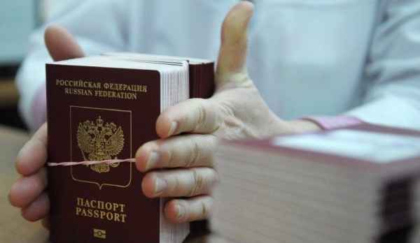 What is behind the rumors of issuing Russian passports to residents of Donbass?