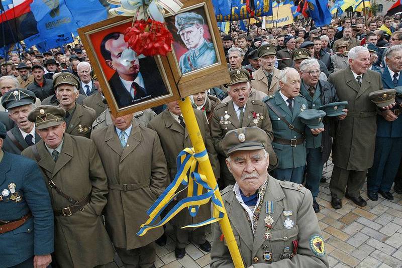 На Украине вступил в силу закон, приравнявший бандеровцев к ветеранам ВОВ