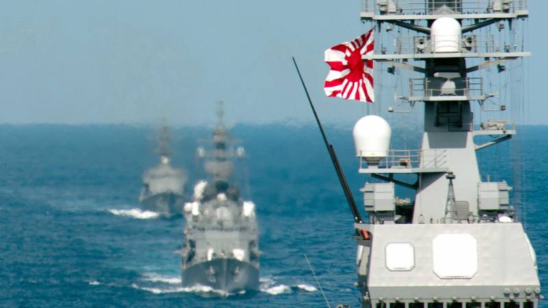 Абэ пообещал реформировать конституцию для усиления роли вооружённых сил