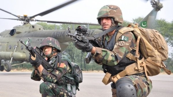 Пакистанские военные нарушили режим прекращения огня, обстреляв Кашмир