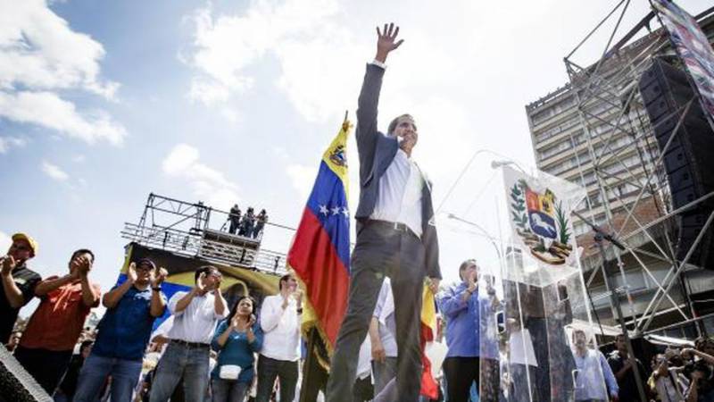 Экс-помощник Обамы рассказал о возможных вариантах венесуэльского сценария