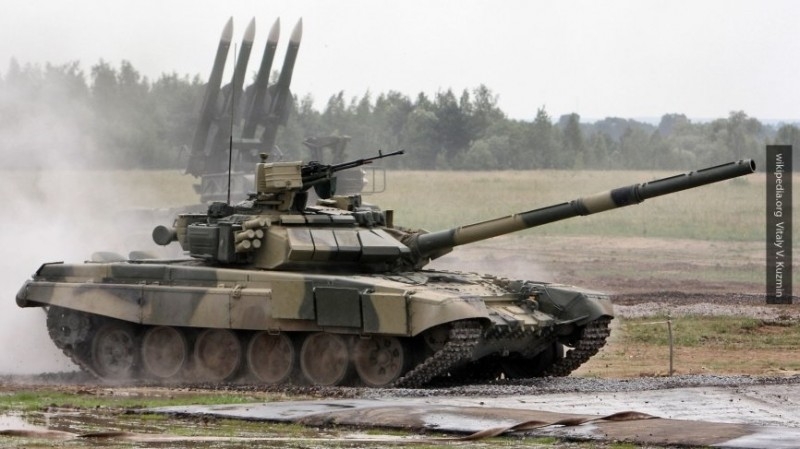 СМИ заметили на полигоне китайской армии макет танка Т-90