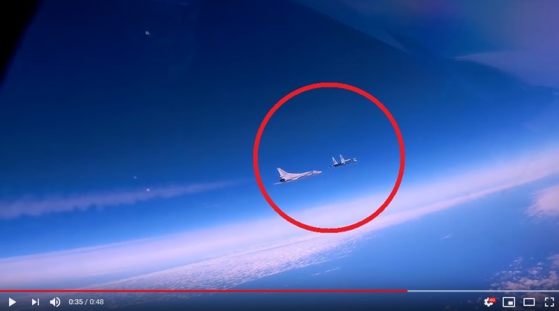 Минобороны опубликовало видео полета Ту-22М3 над Черным морем