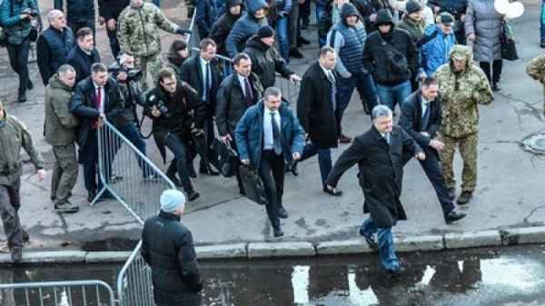«Беги, Petya, бrunquo;. The election campaign Poroshenko deadlocked, is there a way?