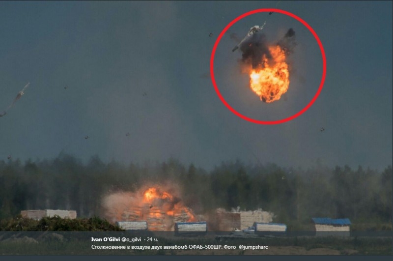 Des photos d'une collision aérienne de bombes aériennes ont été diffusées sur Internet