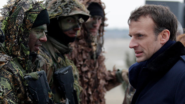 The French invasion army moved to Russia's borders