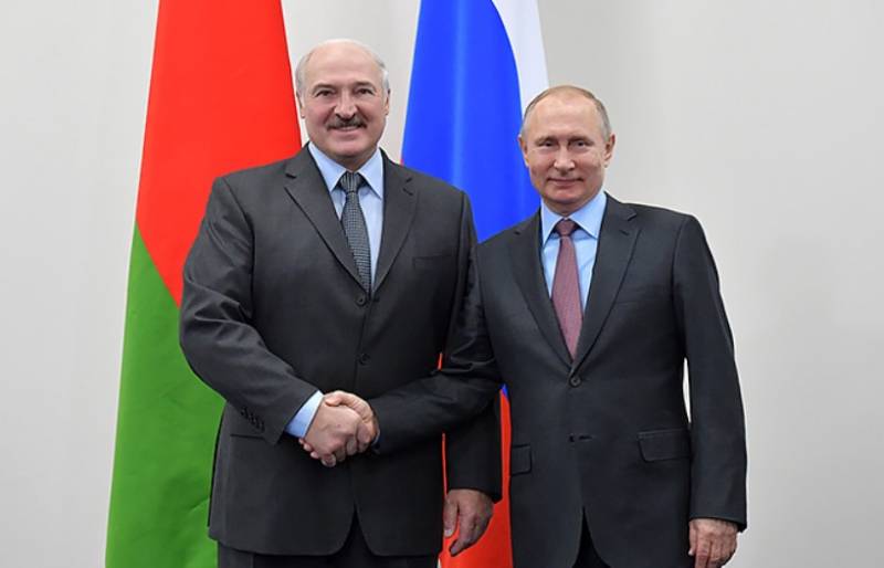 Лукашенко поздравил Путина с Днём единения народов Беларуси и России
