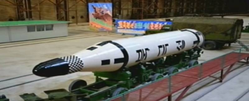 The construction of a new submarine missile North Korea as a way of stimulating talks