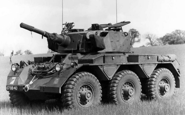 英国轮式装甲运兵车撒拉逊FV603 