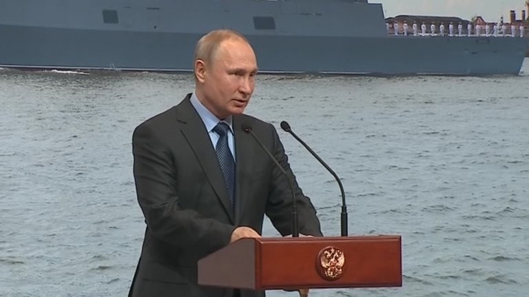 Путин принял участие в церемонии закладки двух фрегатов в Петербурге