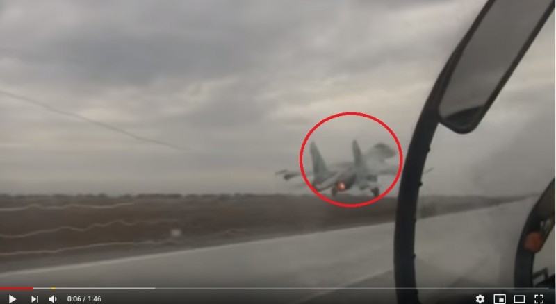 Defense Ministry showed video takeoff Su-27SM through a powerful downpour