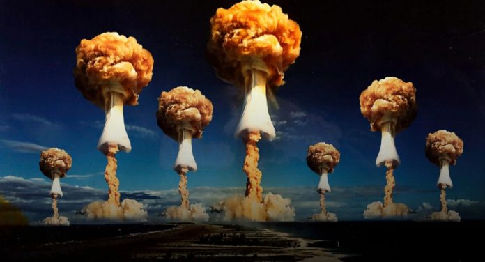 explosions nucléaires: envoûtant et terrifiant 