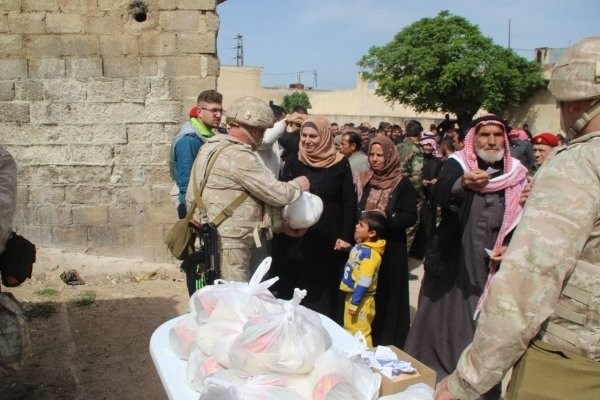 Российские военные провели гуманитарную миссию в Срейхине провинции Хама