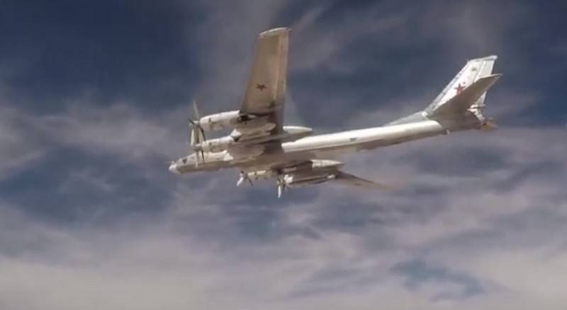 Российские "Медведи" Ту-95МС второй день летают у берегов Аляски