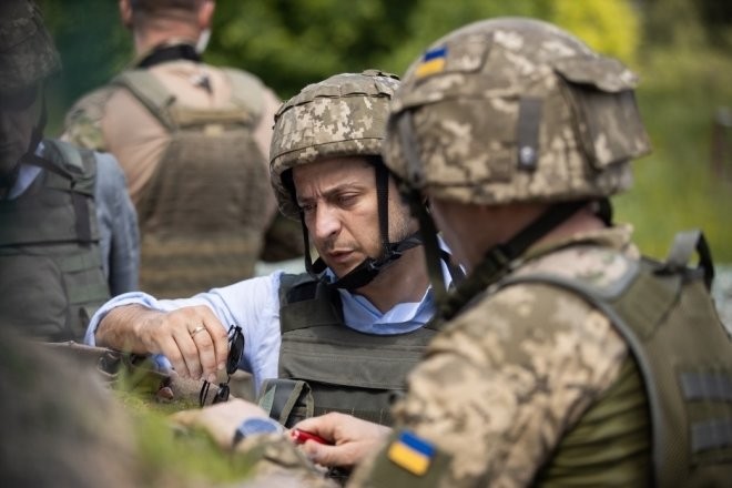 Published a photo trip Zelensky at the forefront in the Donbass