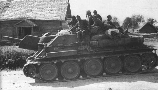 Histoires d'armement: automoteur SU-122 