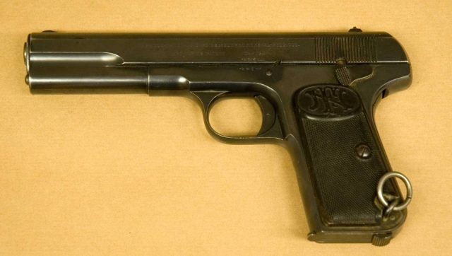 La primera pistola rusa de carga automática. 