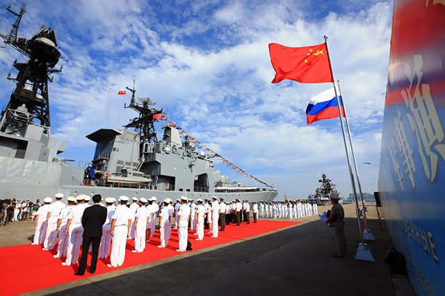 外交官: КНР и РФ проводят первые совместные морские учения с боевой стрельбой