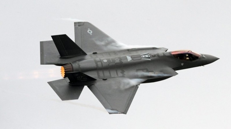 Business Insider включил F-35 в список худших образцов вооружения США
