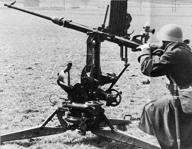 Armes de la Seconde Guerre mondiale: artillerie anti-aérienne de petit calibre 