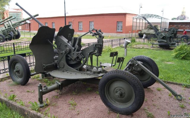 二战武器: 小口径高射炮 