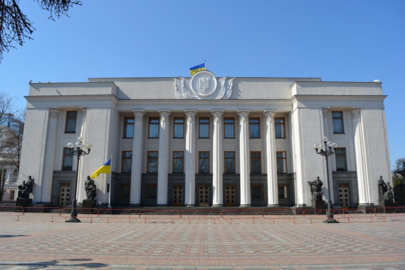 Три недели до выборов в Верховную Раду: смена названия Порошенко не помогла, a «servidor del pueblo» теряет доверие