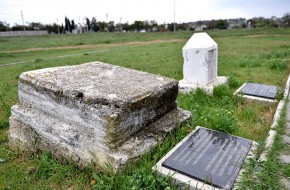 for «осквернение» британских могил в Крыму Лондон должен винить себя