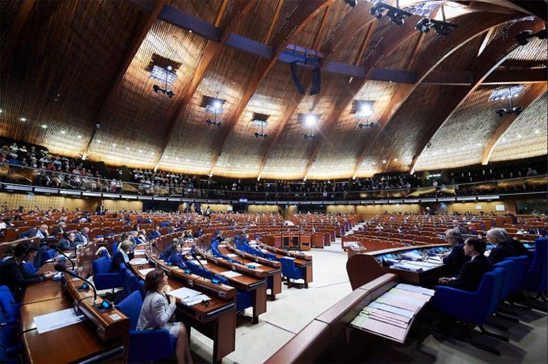 Named the country delegations, voted against the return of the Russian Federation to PACE